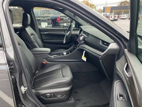 New 2025 Jeep Grand Cherokee Limited image 52