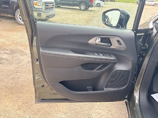 New 2027 Chrysler Pacifica Select AWD/4WD image 7