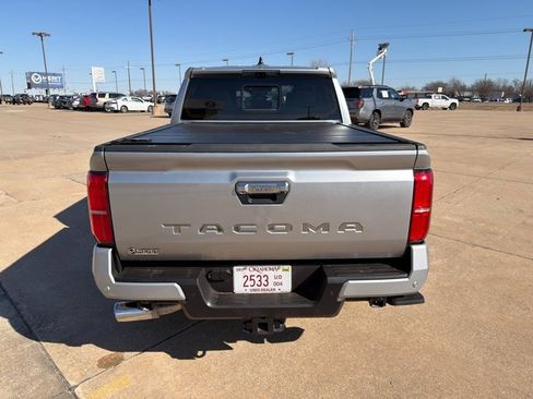 Used 2025 Toyota Tacoma Limited image 17