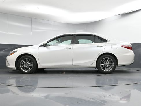 Used 2017 Toyota Camry SE image 28