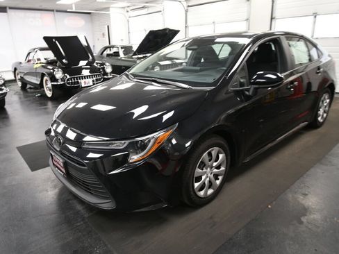 Certified 2024 Toyota Corolla LE FWD image 3