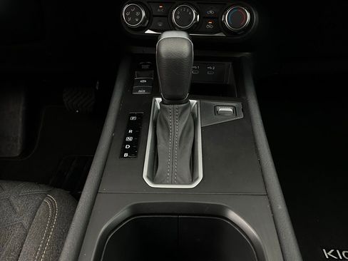Used 2025 Nissan Kicks SV image 20