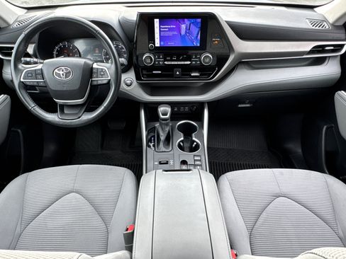 Certified 2023 Toyota Highlander L image 22