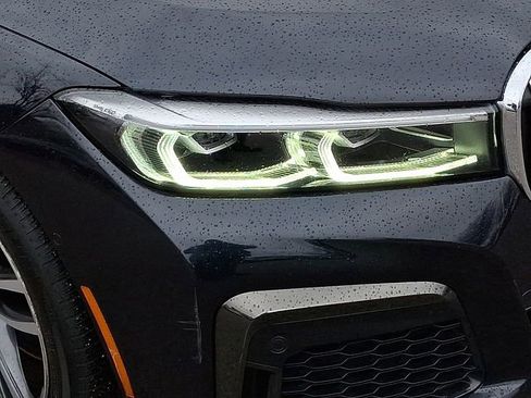 Used 2022 BMW 750i xDrive w/ M Sport Package image 11