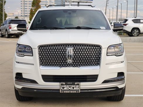 Used 2023 Lincoln Navigator Reserve image 2