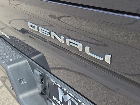 Used 2023 GMC Sierra 1500 Denali w/ Technology Package AWD/4WD image 16