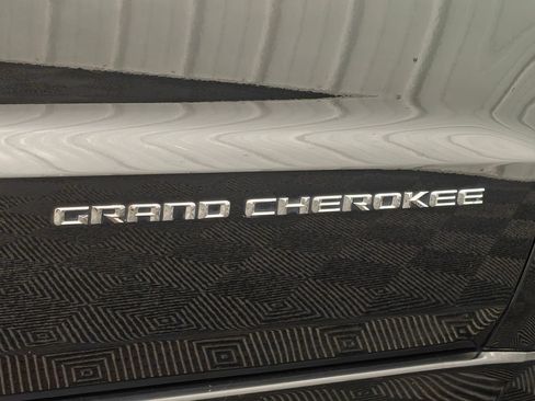 Used 2015 Jeep Grand Cherokee Overland w/ Advanced Technology Group AWD/4WD image 57