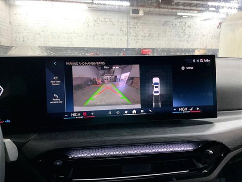 Used 2025 BMW 330i Sedan w/ Convenience Package image 24