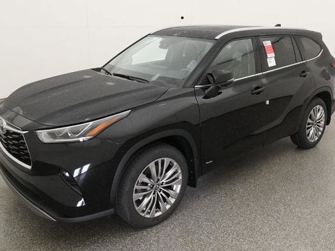 New 2026 Toyota Highlander Platinum AWD/4WD image 1
