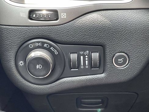 Used 2022 Jeep Cherokee Latitude Lux w/ Sun & Sound Group AWD/4WD image 30