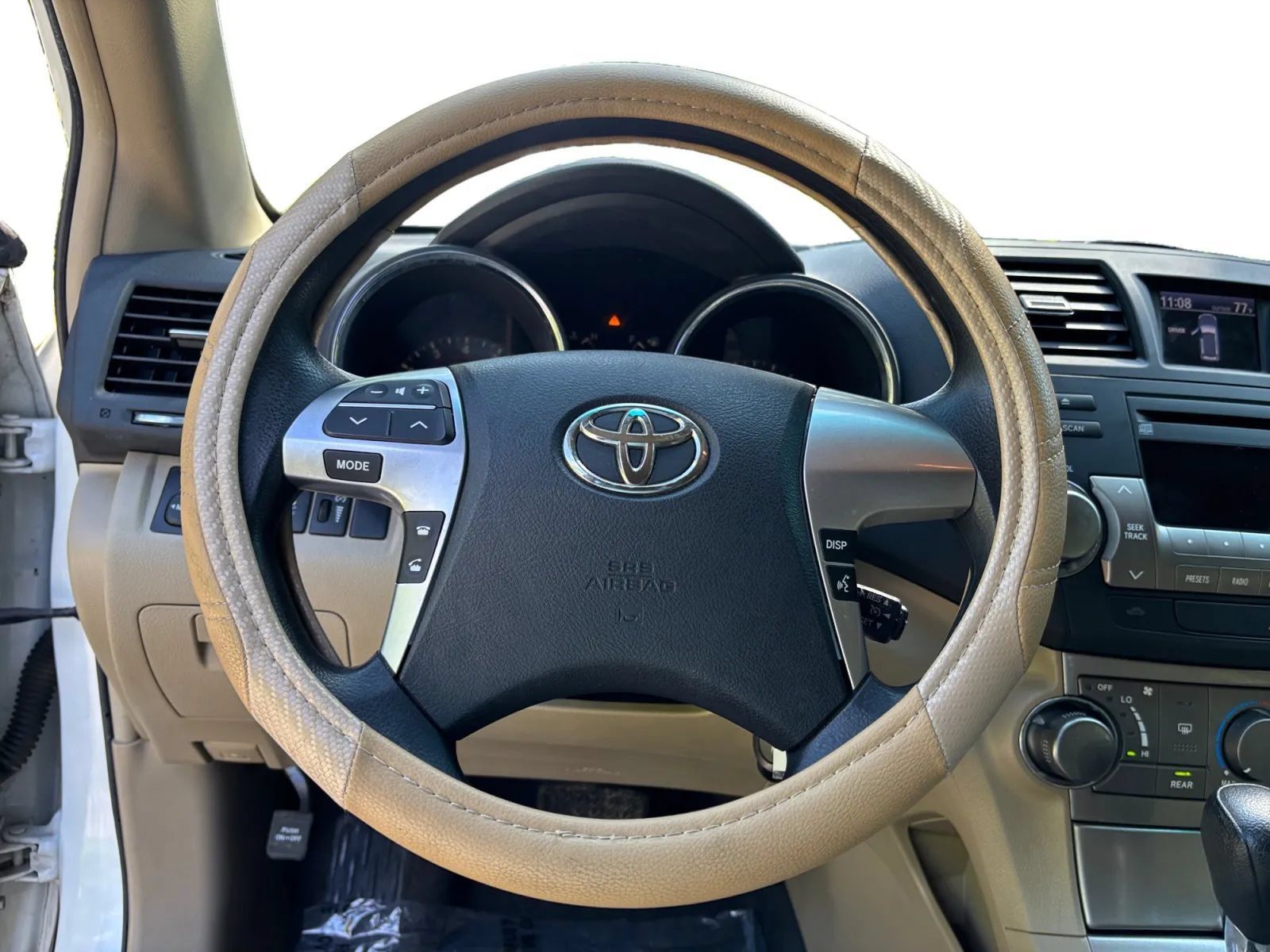 Used 2012 Toyota Highlander FWD w/ Tech Pkg image 11
