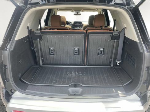 Used 2025 Nissan Pathfinder Platinum FWD image 8