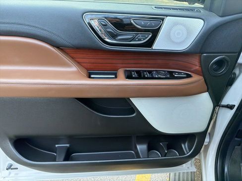 Used 2023 Lincoln Navigator L Reserve image 18