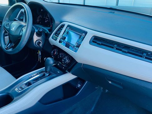 Used 2019 Honda HR-V LX image 40