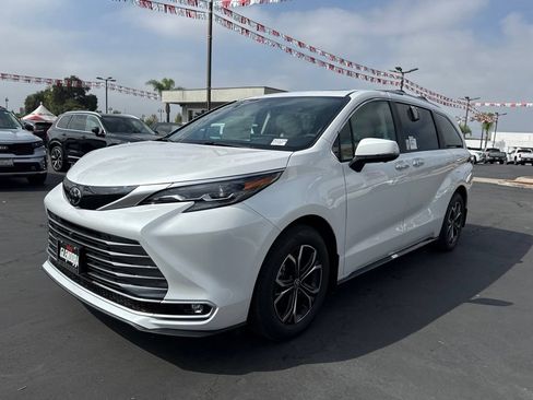 New 2026 Toyota Sienna Platinum AWD/4WD image 5