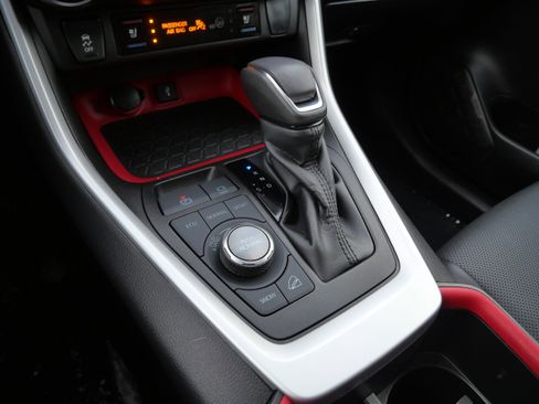 Certified 2022 Toyota RAV4 TRD Off-Road image 25