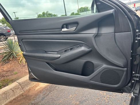 Used 2025 Nissan Altima 2.5 SV FWD image 18