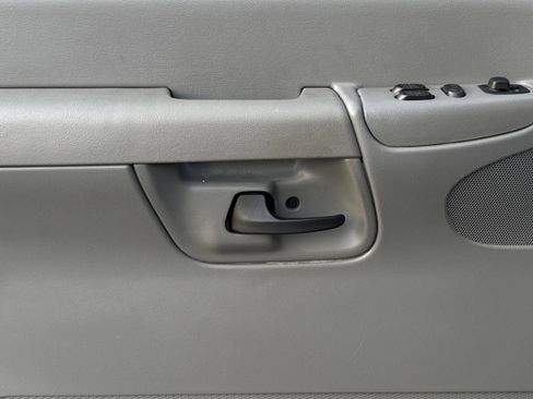 Used 2008 Ford E-350 and Econoline 350 XLT image 18