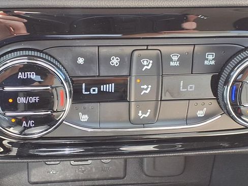 Used 2023 Buick Encore GX Essence w/ Experience Buick Package FWD image 15