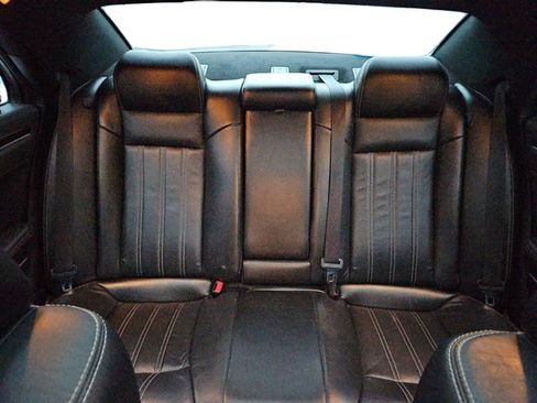 Used 2018 Chrysler 300 S image 20