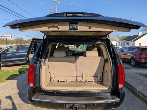 Used 2011 Cadillac Escalade Premium AWD/4WD image 28