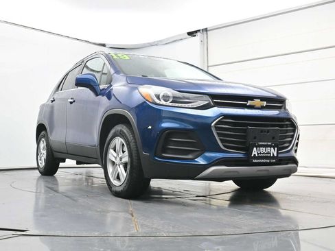 Used 2019 Chevrolet Trax LT w/ LT Convenience Package AWD/4WD image 19