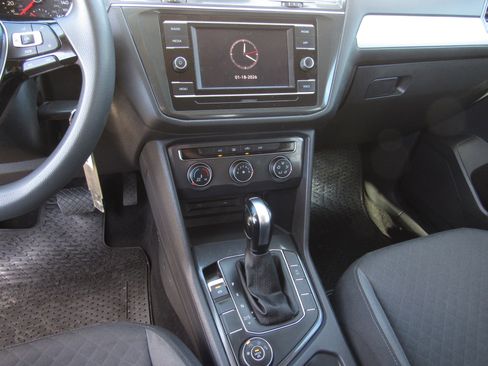 Used 2020 Volkswagen Tiguan S image 18