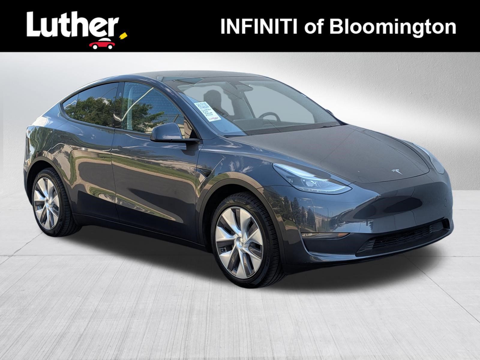 Used 2024 Tesla Model Y Long Range AWD/4WD image 1