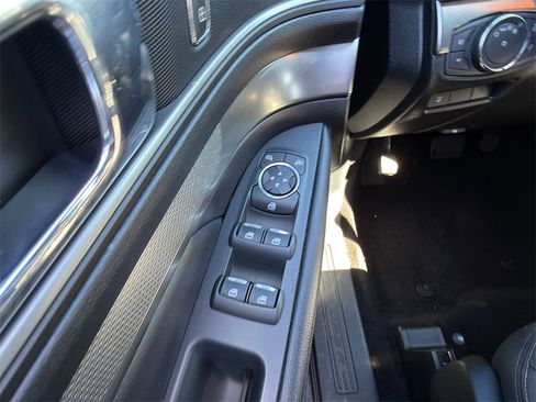 Used 2018 Ford Explorer XLT w/ Equipment Group 201A image 6