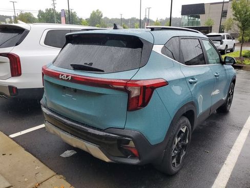 Certified 2024 Kia Seltos EX FWD image 4