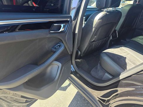 Used 2019 Porsche Macan AWD/4WD image 16