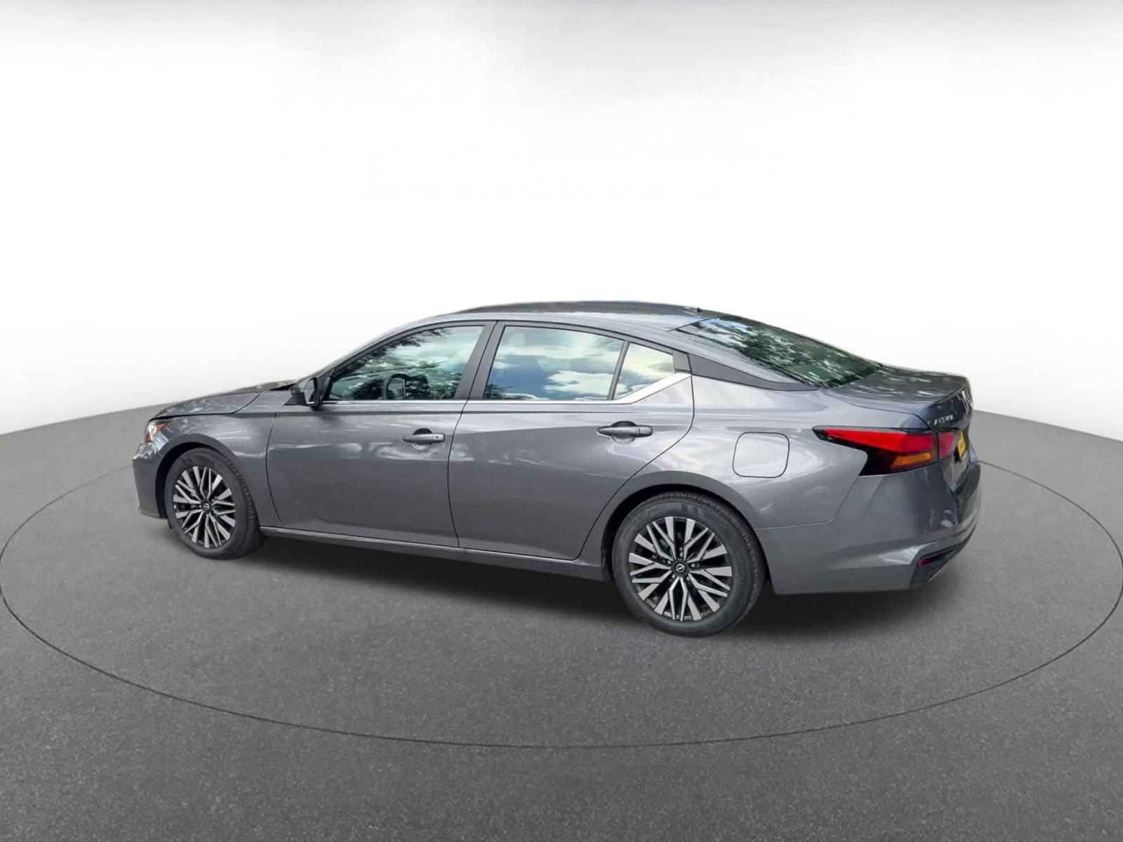 Used 2026 Nissan Altima 2.5 SV FWD image 9