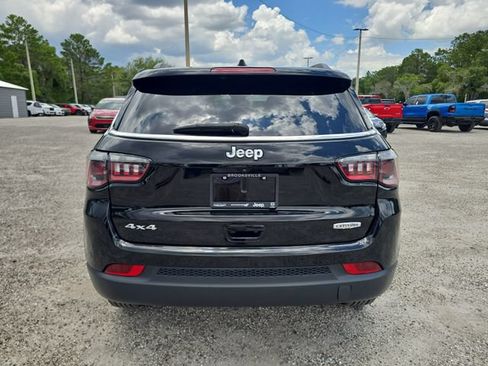 Used 2024 Jeep Compass Latitude AWD/4WD image 5