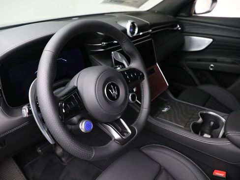 New 2025 Maserati Grecale GT image 13