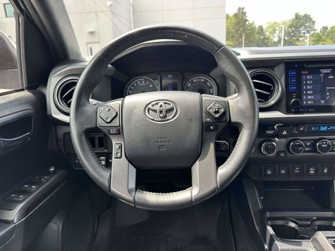Used 2017 Toyota Tacoma TRD Sport w/ Premium & Technology Package AWD/4WD image 11