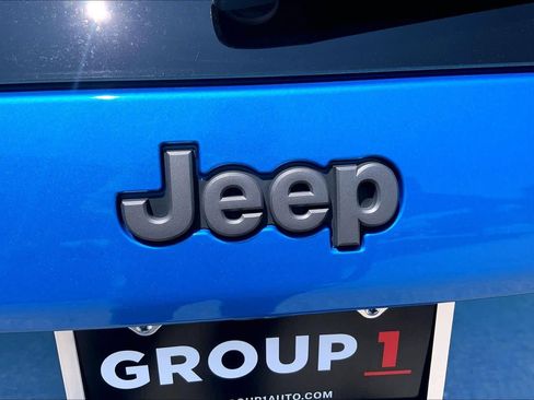 Used 2022 Jeep Cherokee Trailhawk w/ Sound & Nav Group AWD/4WD image 31