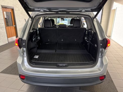 Used 2018 Toyota Highlander XLE image 10