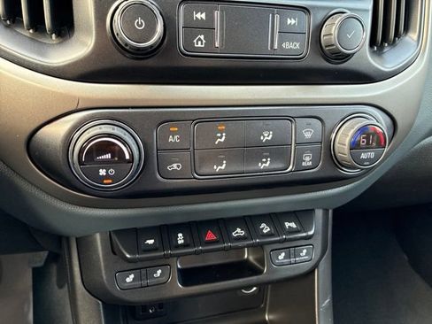Used 2022 Chevrolet Colorado Z71 AWD/4WD image 12