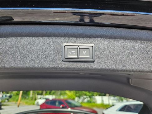 New 2025 Audi Q3 2.0T Premium image 24