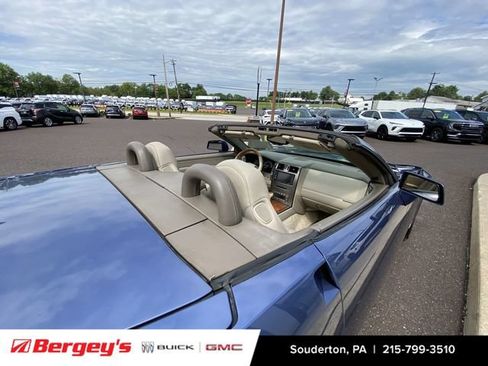 Used 2005 Cadillac XLR RWD image 30