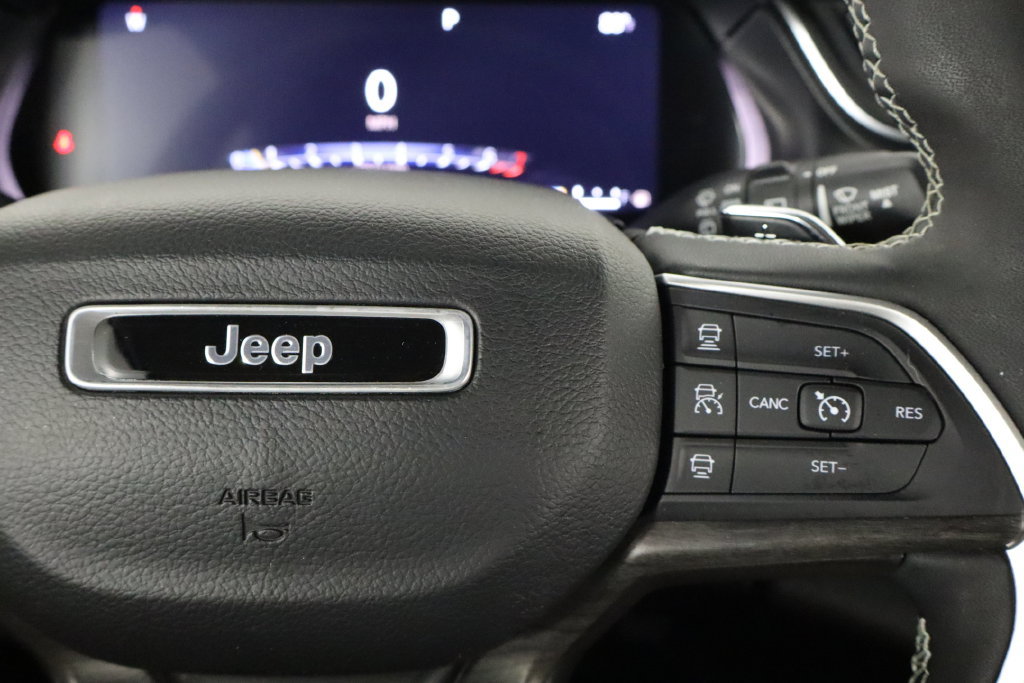 Used 2024 Jeep Grand Cherokee Limited AWD/4WD image 10