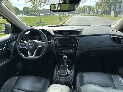 Used 2019 Nissan Rogue SL image 3