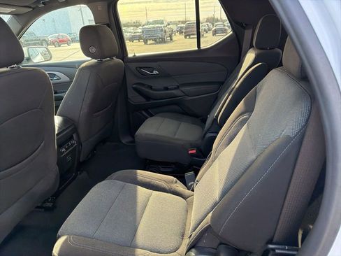 Used 2023 Chevrolet Traverse LT image 7