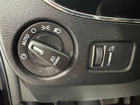Used 2020 Dodge Grand Caravan SE FWD image 16