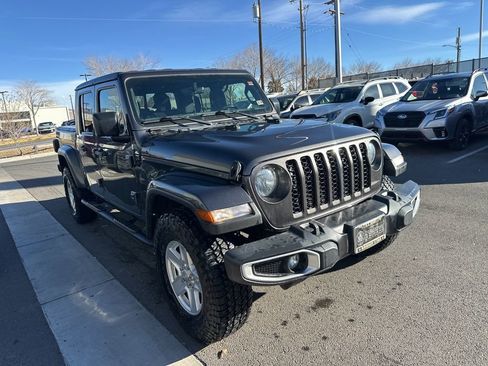 Used 2022 Jeep Gladiator Sport image 3