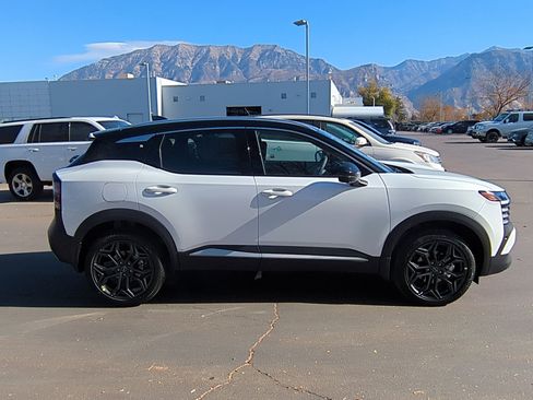 New 2026 Nissan Kicks SR image 2