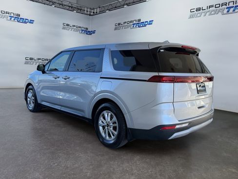 Used 2023 Kia Carnival LX image 7