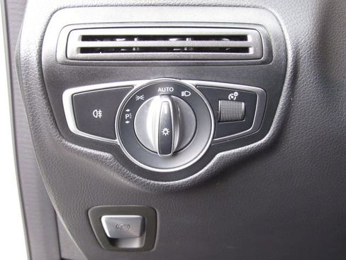 Used 2022 Mercedes-Benz GLC 300 4MATIC image 34