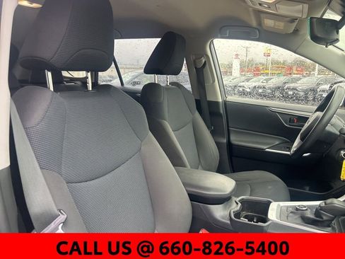 Used 2022 Toyota RAV4 LE image 5