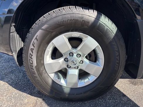 Used 2013 Nissan Frontier SV w/ SV Value Truck Pkg AWD/4WD image 28